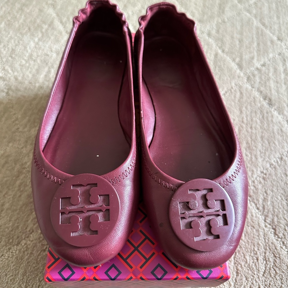 Tory Burch Minnie Travel Ballet Flats Garnet Burgundy size 8 Used with Box